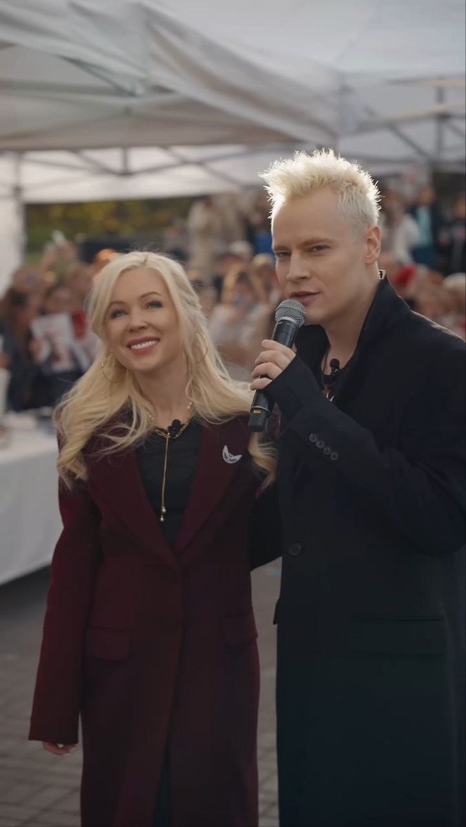 Этим family look я просто очарована. Элегантность, элегантность и еще раз - элегантность! Из интернета