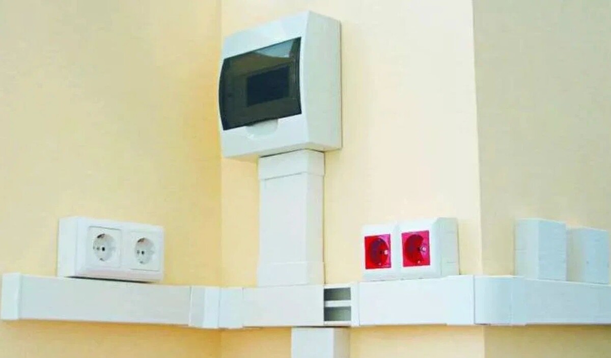 Открытая проводка в кабель-канале.