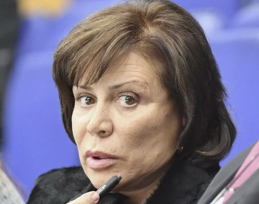 Регалий у И. Родниной так много, что долго можно перечислять... Но не сегодня. В другой раз. Может быть...