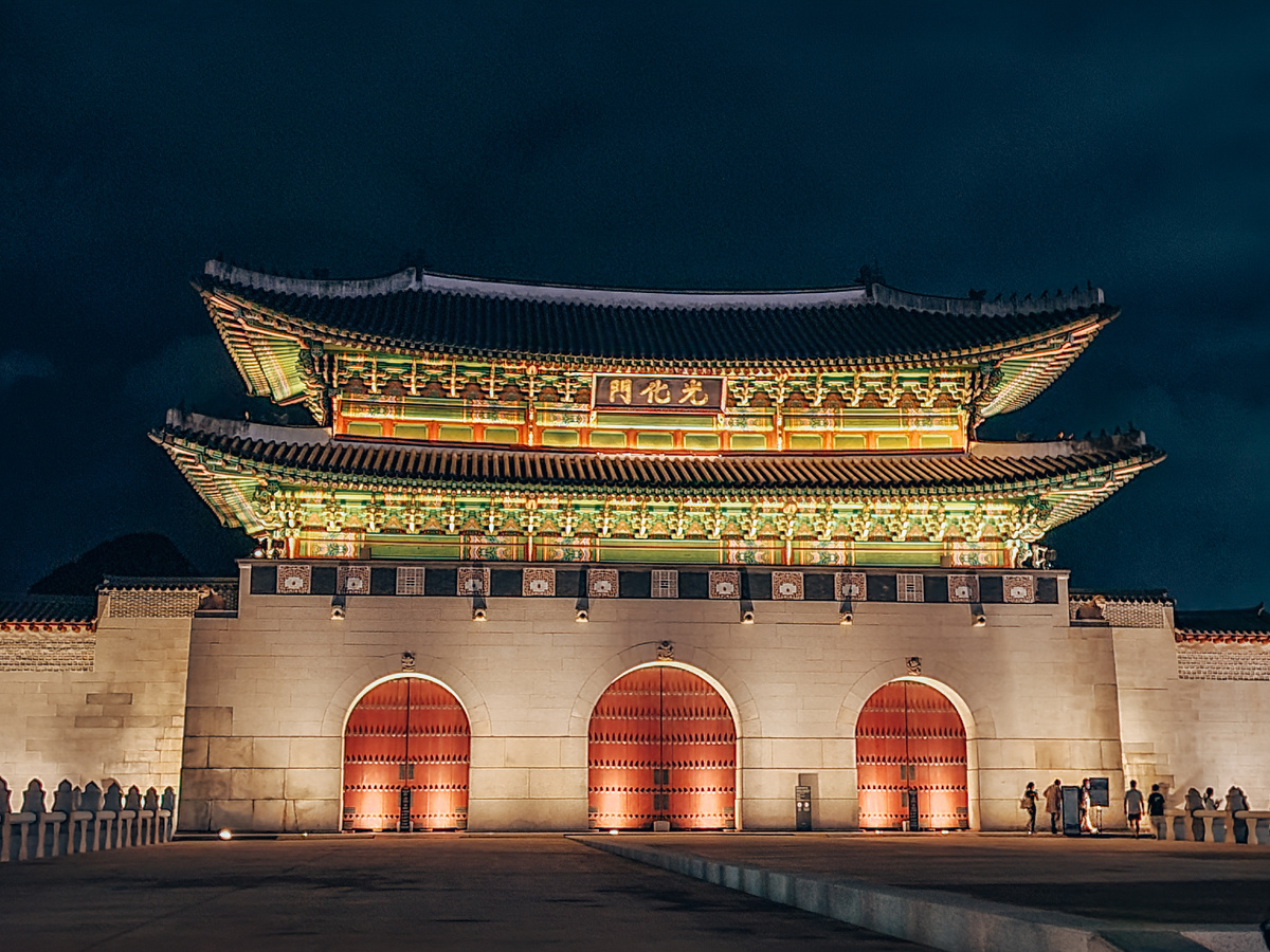 Главные ворота дворца Кёнбоккун, Сеул. Фото автора