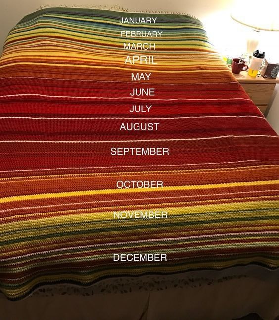 Уютный и простой полосатый вариант в теплых осенних тонах. 