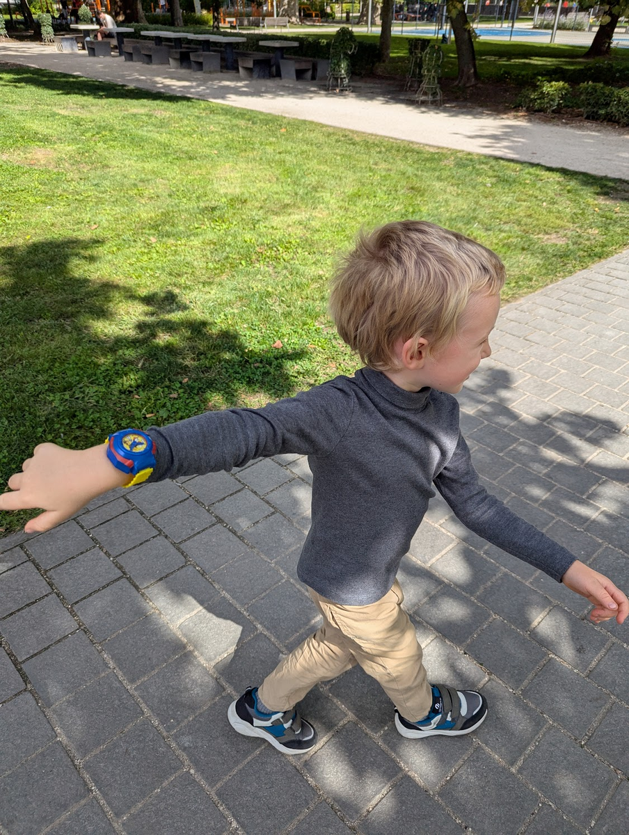 Часы он тоже сам выбирал