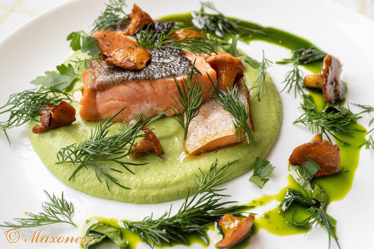 Гороховица с горбушей и лисичками. Русская кухня