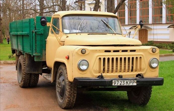 Два заслуженных грузовика СССР.