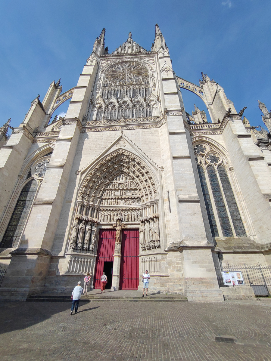 Визитная карточка Амьена -собор Нотр-Дам: фото автора.