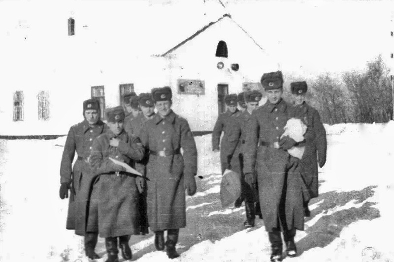 Фото 1970-х гг, опубликованное Владимиром Вакарем в группе служивших здесь в Одноклассниках.