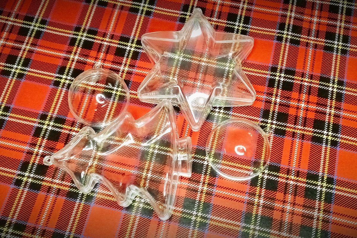 Прозрачные разъемные пластиковые формы можно приобрести в магазинах для творчества или маркетплейсах