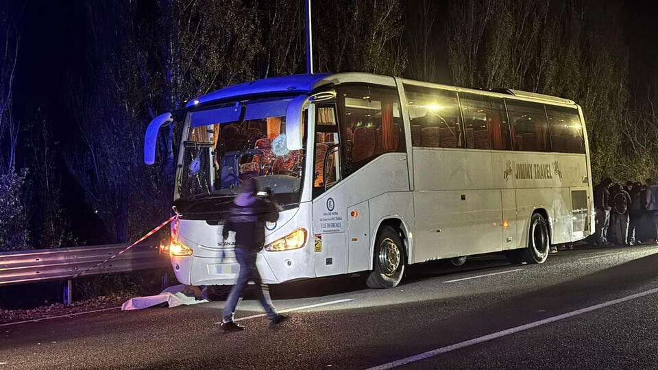     Брошенный камень убил водителя автобуса с баскетбольными фанатами в Италии www.globallookpress.com/Emiliano Grillotti