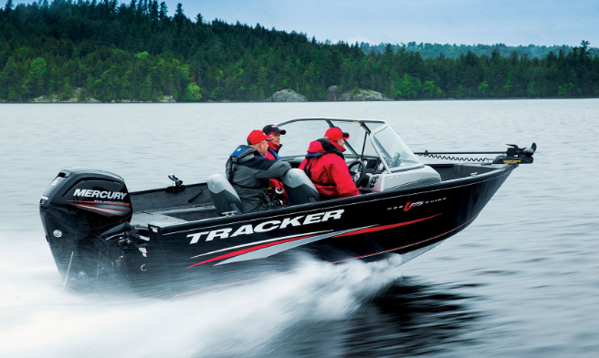 Это лодка финского гида. Не показываю наших, чтобы не рекламировать и не привлекать к ним внимания со сороны ФНС. 