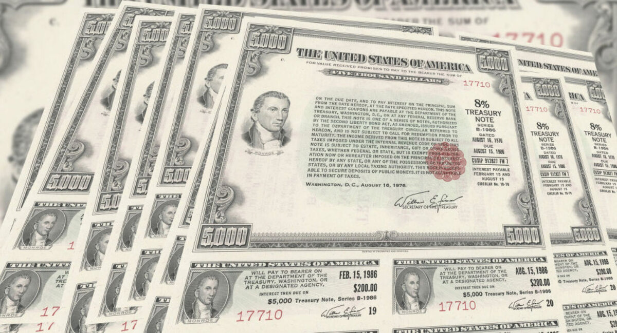 Отлично, народ! Забудьте всё, что вы слышали о скучных инвестициях. Сейчас мы войдем в мир, где можно зарабатывать на том, чего у вас нет, и терять на том, чего вы не покупали. Добро пожаловать на рынок фьючерсов! Это как «Игра в кальмара», но вместо стеклянных мостов у вас – процентные ставки, а вместо куклы-охранницы – клиринговый дом, который следит, чтобы вы не сбежали с деньгами.

