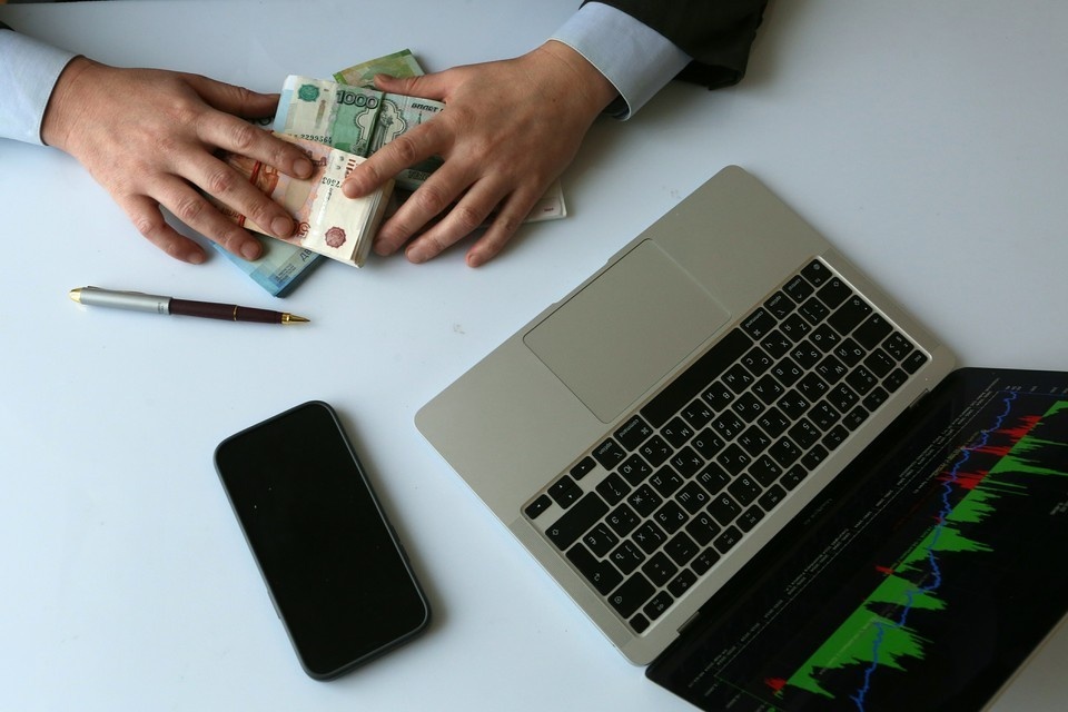    Экономист Зубарев рассказал об ускорении инфляции от снижения ключевой ставки GLOBAL LOOK PRESS