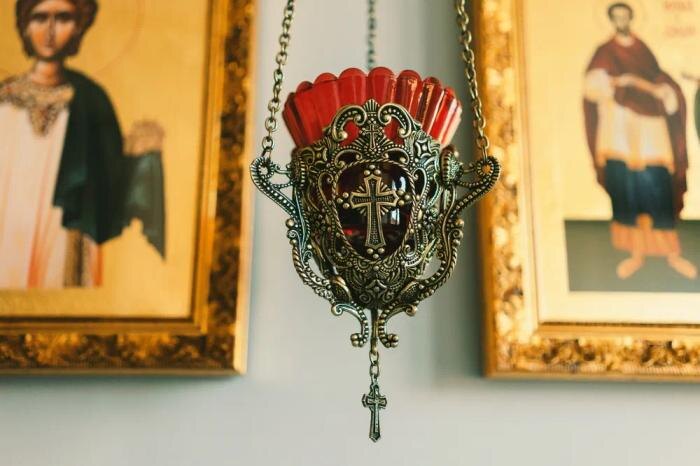 Какие иконы дома можно хранить? А какие лучше отнести в храм? Рассказываем. Фото © Shutterstock / FOTODOM / krsmanovic