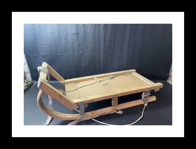 Примерно такие Сани