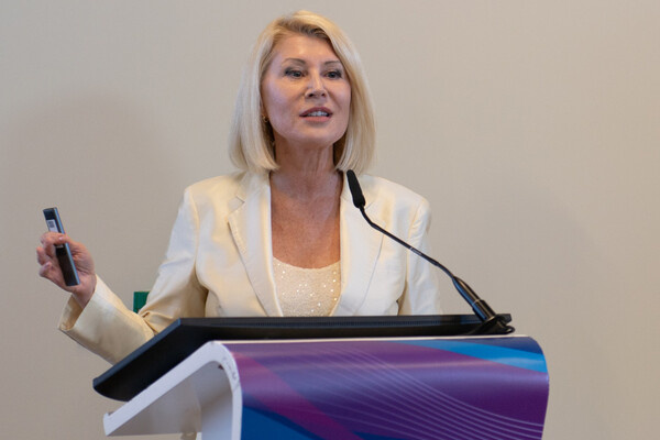    Врач-онколог, доктор медицинских наук, профессор, заведующая отделением противоопухолевой лекарственной терапии №1 НМИЦ онкологии им. Н.Н. Блохина Елена Артамонова / Фото из личного архива