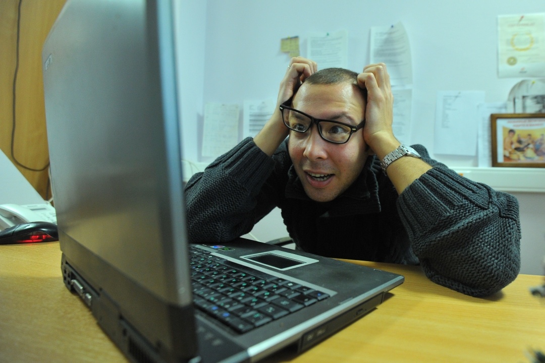 Иногда как откроешь официальные бумаги – так за голову схватишься... Фото: Евгения ГУСЕВА