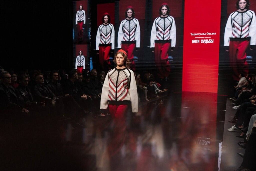     Оренбургский дизайнер представила коллекцию на Неделе моды в Санкт-Петербурге Оренбуржье
📷    Оренбургский дизайнер представила коллекцию на Неделе моды в Санкт-Петербурге Оренбуржье
