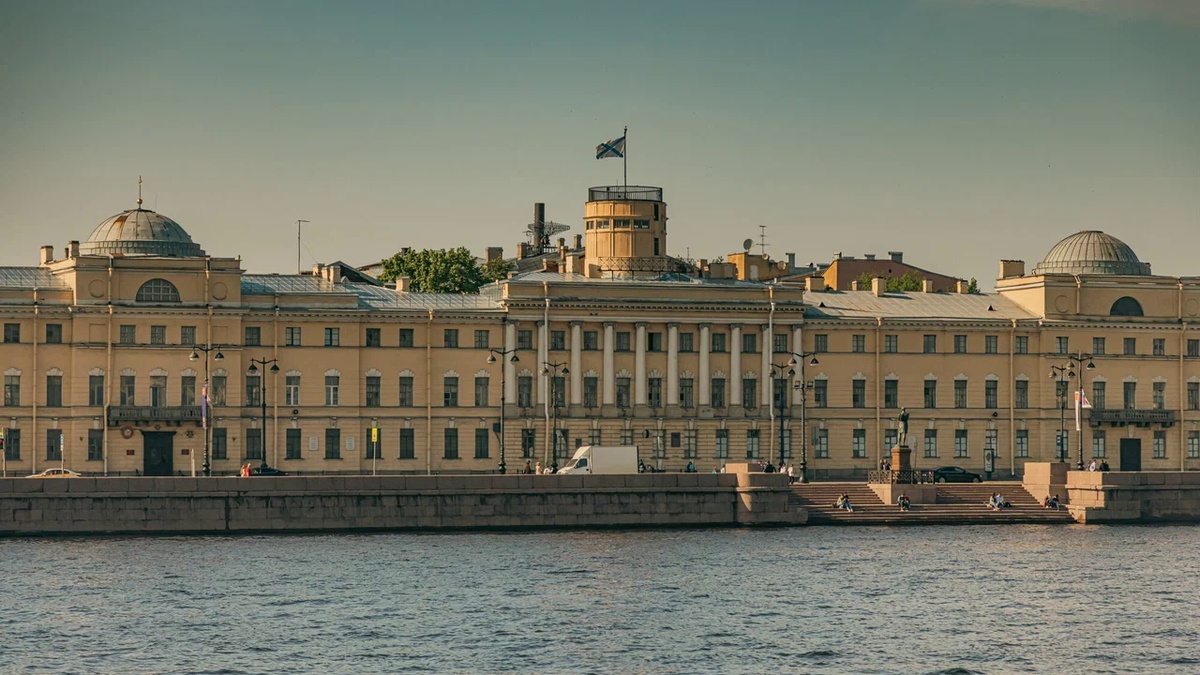 Санкт-Петербургский военно-морской институт — наследник Морской академии Петра I