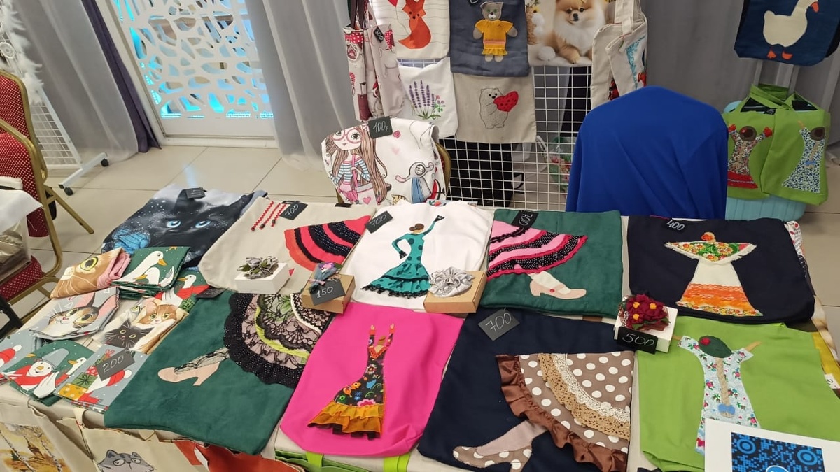 Разложились на ярмарке