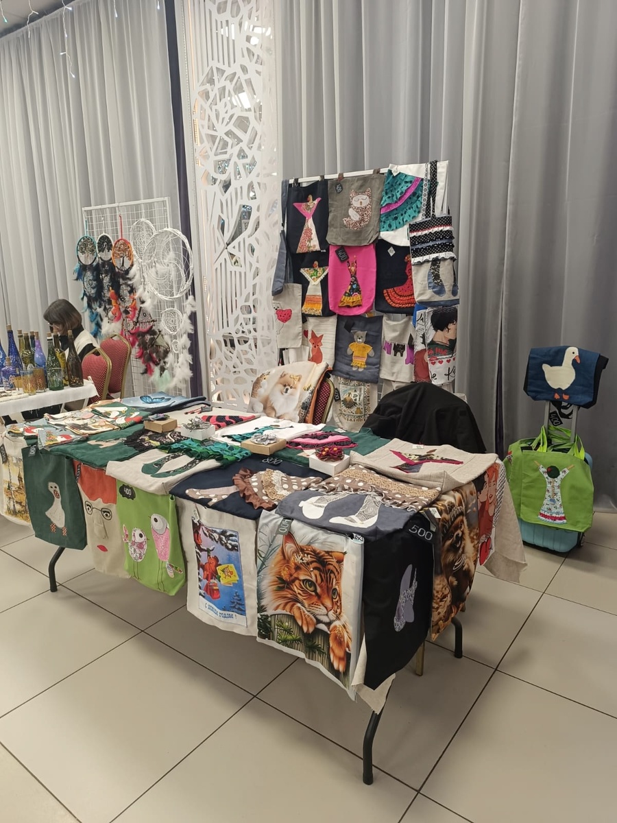 Разложились на ярмарке