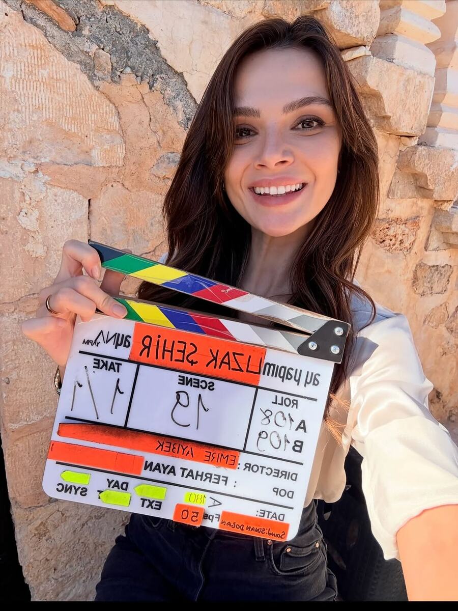 Фото взято из социальной сети актрисы Синем Унсал