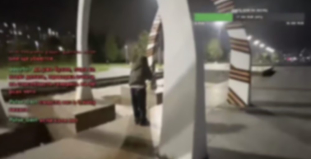    Подростки за донат осквернили георгиевские ленты в Набережных Челнах