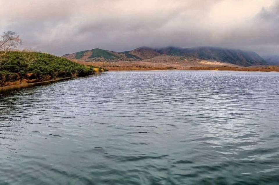    Озеро Большой Сокоч представляет собой уникальный симбиоз древней истории и современной экологической значимости. Фото: Е7 Есин, тгк «Вулканы Камчатки»