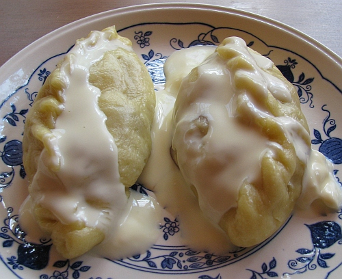 Паровые вареники с вишней