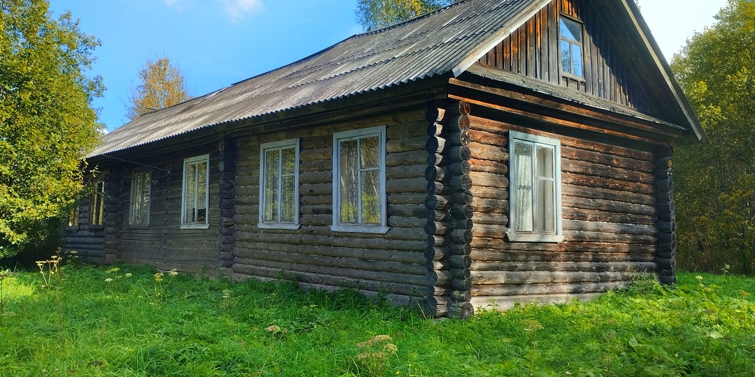 НЕДАВНО ЗАБРОШЕННАЯ ДЕРЕВНЯ В ЛЕСАХ СЕВЕРА НИЖЕГОРОДСКОЙ ОБЛАСТИ
