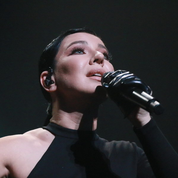     Обзор: «Умеет ли петь Ёлка? | Вот как надо делать поп-музыку! Мы танцевали всей маршруткой!»