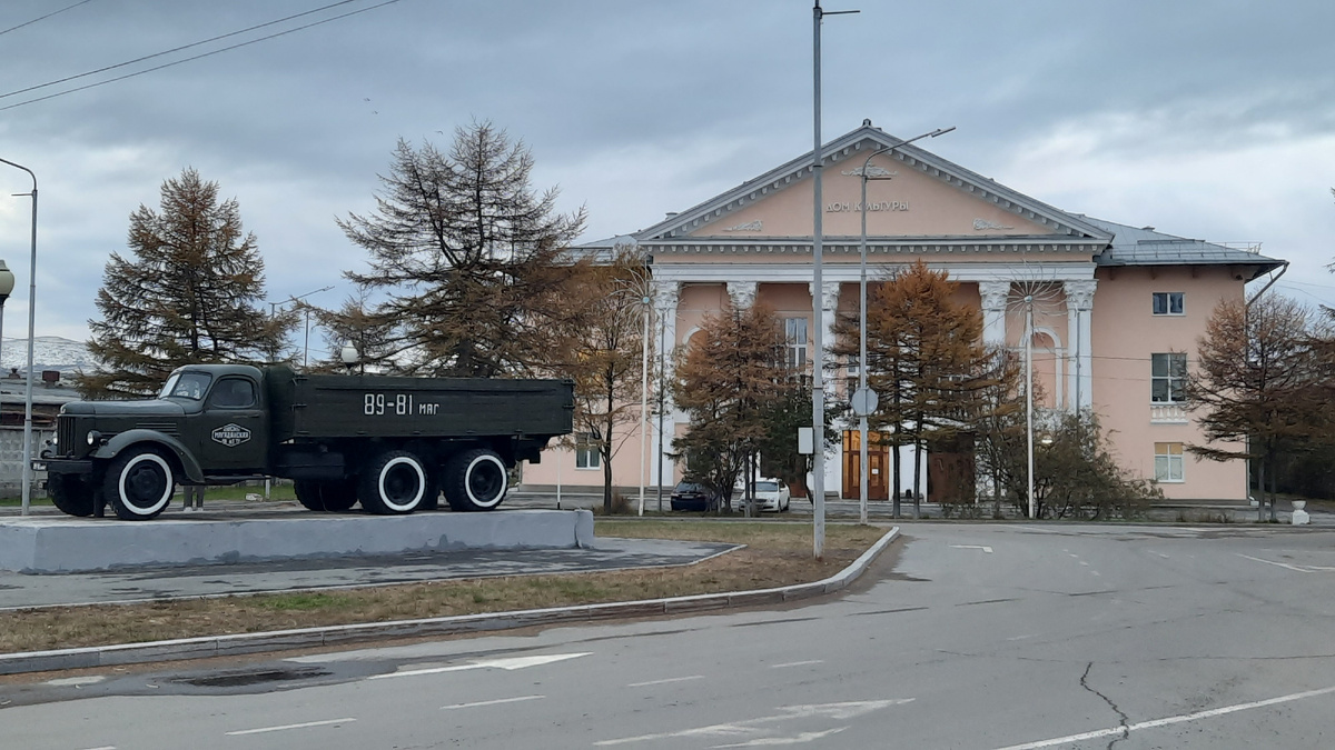 Памятник ЗиЛ-164 у Дома Культуры между улиц Берзина и Шандора Шимича