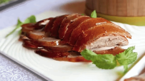 "И конфетки-бараночки, словно лебеди-саночки. Ой, вы кони залетные, слышен крик ямщика."(с) Фото: v12.battlepage.com