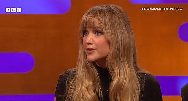 Дженнифер Лоуренс призналась, что кормила Роберта Паттинсона едой из мусорки