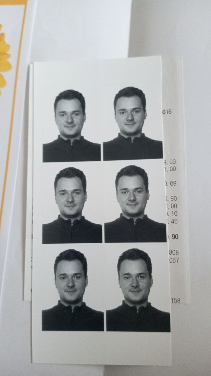 Паша в молодости , фото на пропуск. Нашла даже квитанцию, где то около 150 рублей они стоили