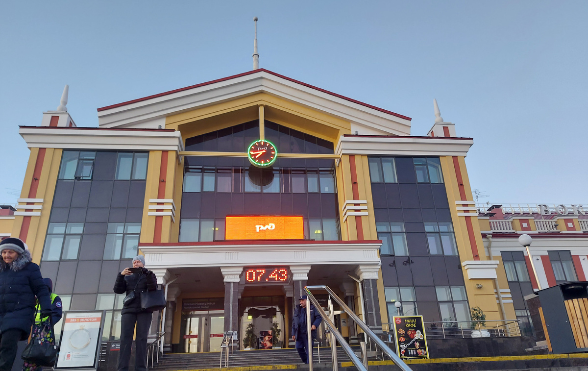 Здание большое, но внутри очень маленькое, меньше чем у нас в г Абакан