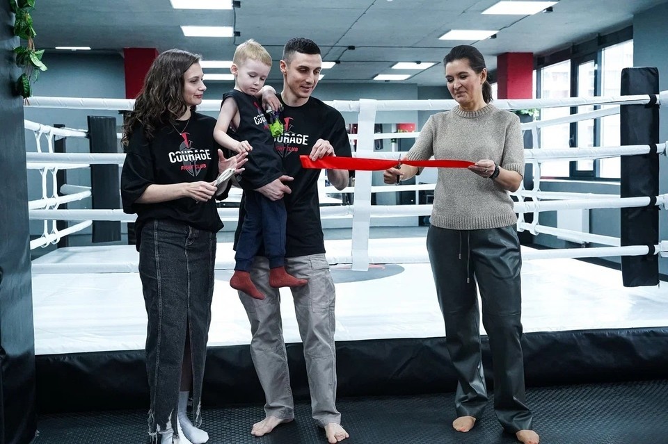    В церемонии открытии спортклуба «Кураж» приняла участие заместитель председателя правительства Челябинской области Маргарита Павлова. Фото: Виталий Визаулин