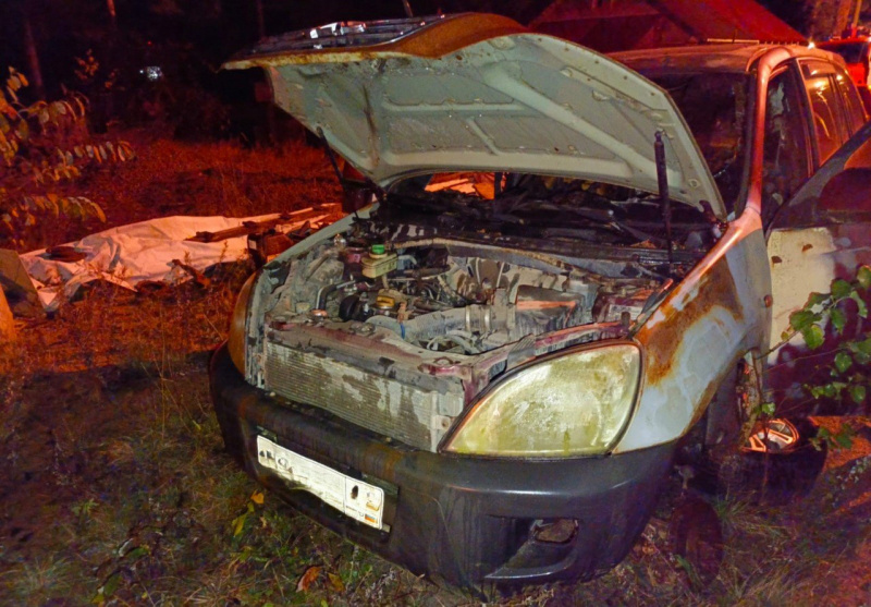    Автомобиль сгорел в КарелииГоскомитет Карелии по ОЖ и БН