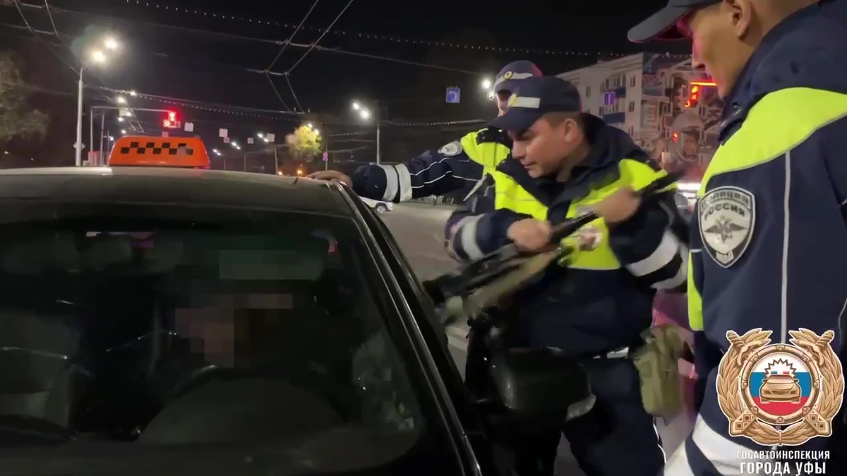    Сотрудники ГИБДД разбили стекло, чтобы задержать пьяного водителя в Уфе