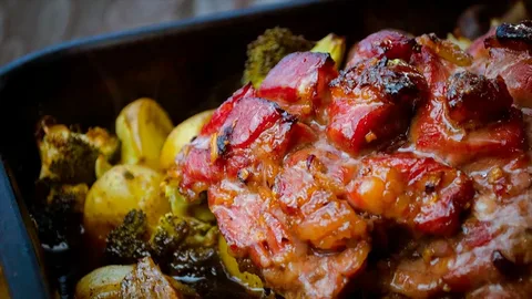 Свинина, запеченная в маринаде