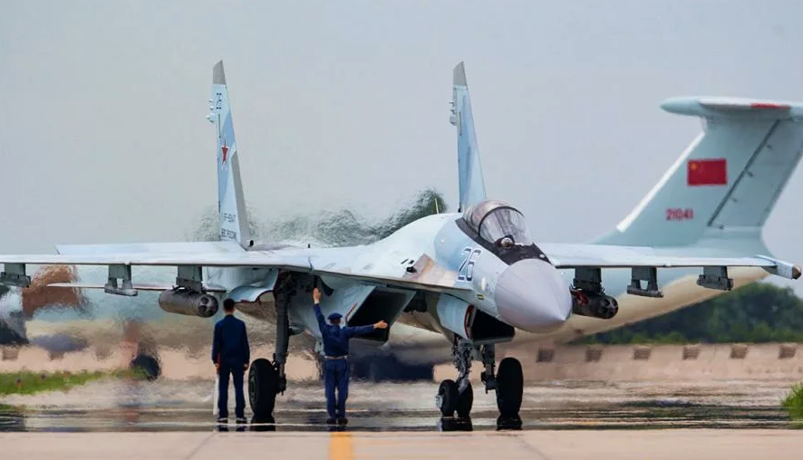 Су-35 эскадрильи "Южный Синьцзян-Лицзянь"на базе Суйцзы готовится к очередному патрулированию Тайваньского пролива. Фото ВВС НОАК