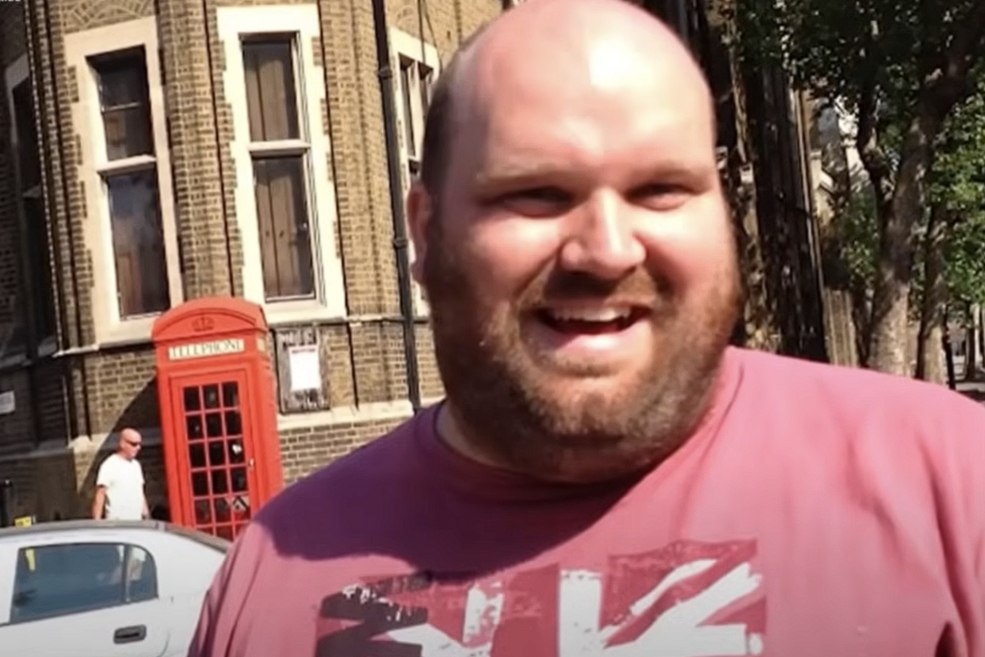 Улыбается - значит, добрый? Скриншот видео YouTube "Marius Gustavson: Eunuch Maker"