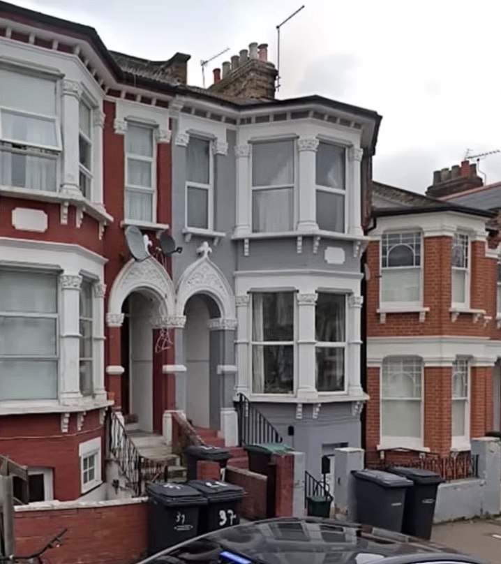 Та самая штаб-квартира. Скриншот видео YouTube "Marius Gustavson: Eunuch Maker"