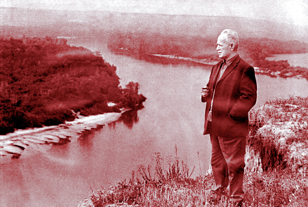 Повзрослевший литератор вернулся в родные места.