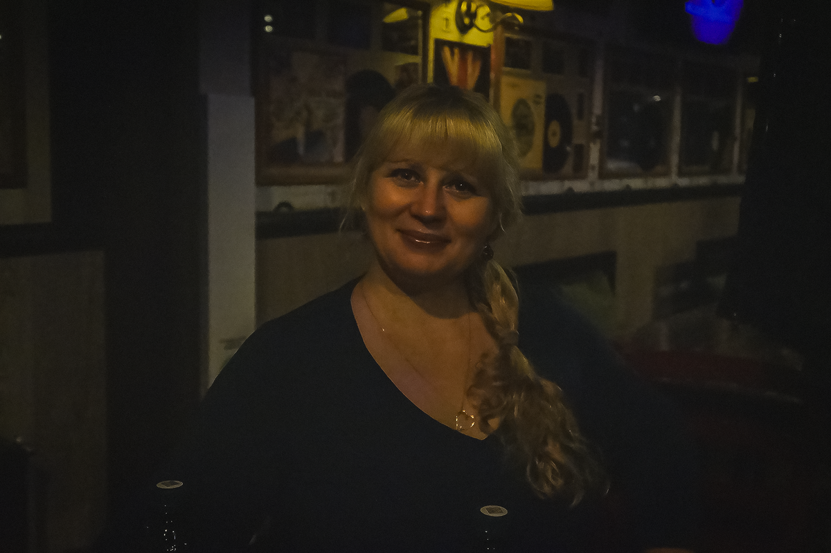 В клубе на концерте 