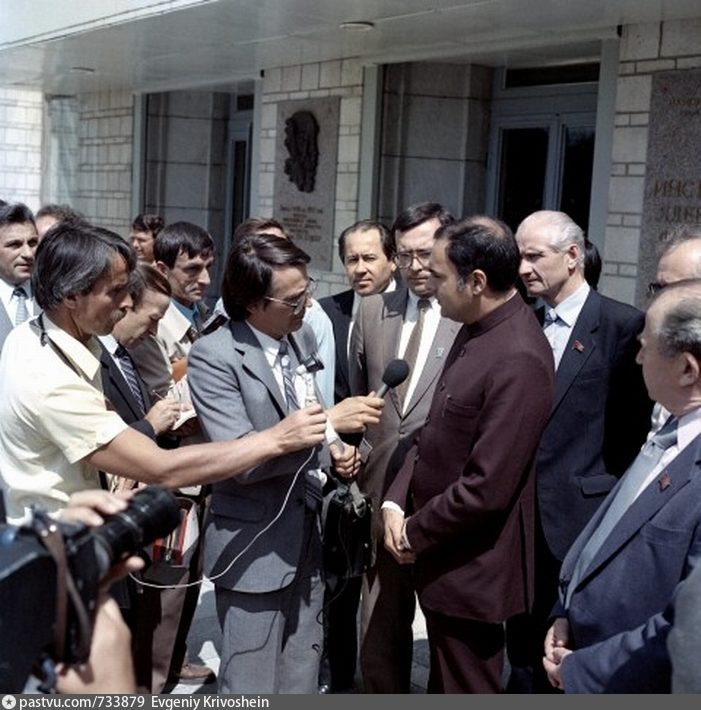 На фото другой иностранец (индиец) но в Академгородке и примерно в то же время