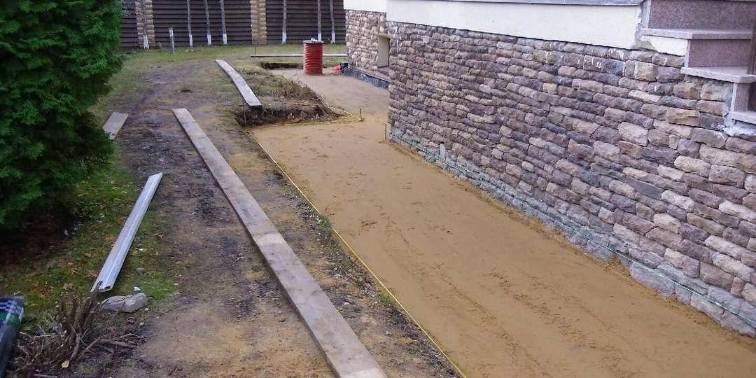 Почему в Финляндии не делают бетонную отмостку, а у нас без неё не строят ни один дом: отмостка из бетона — пережиток прошлого?