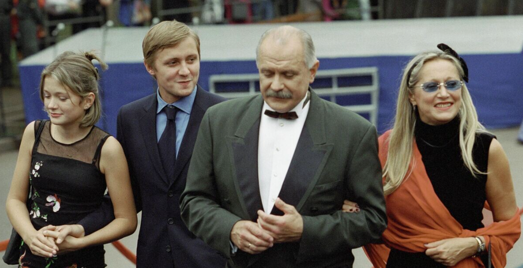 "Дал шанс Ефремову после тюрьмы и стал родственников Ивлеевой!". Никите Михалкову - 80 лет. Как сейчас живет главный мэтр России