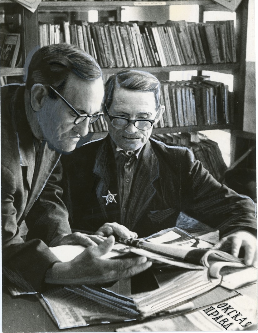 Главный бригадир мостовщиков Игнат Сергеевич Панков (слева) и мастер-мостовщик Тихон Иванович Борискин. Фото из коллекции РИАМЗ