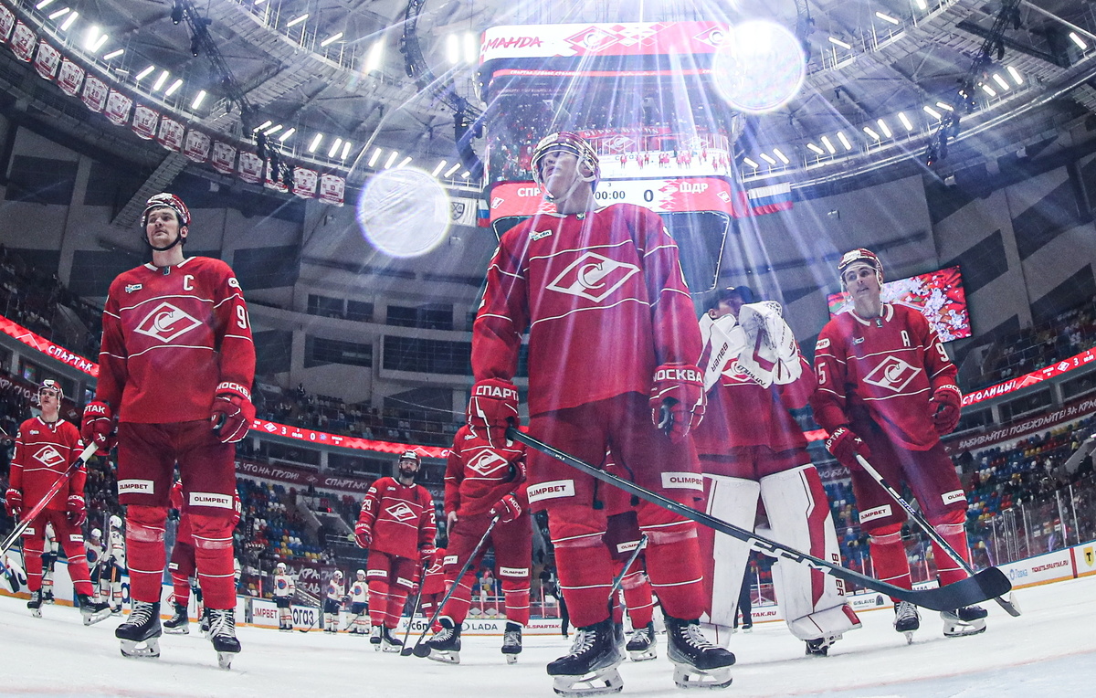    Хоккеисты "Спартака"  Сергей Савостьянов/ТАСС