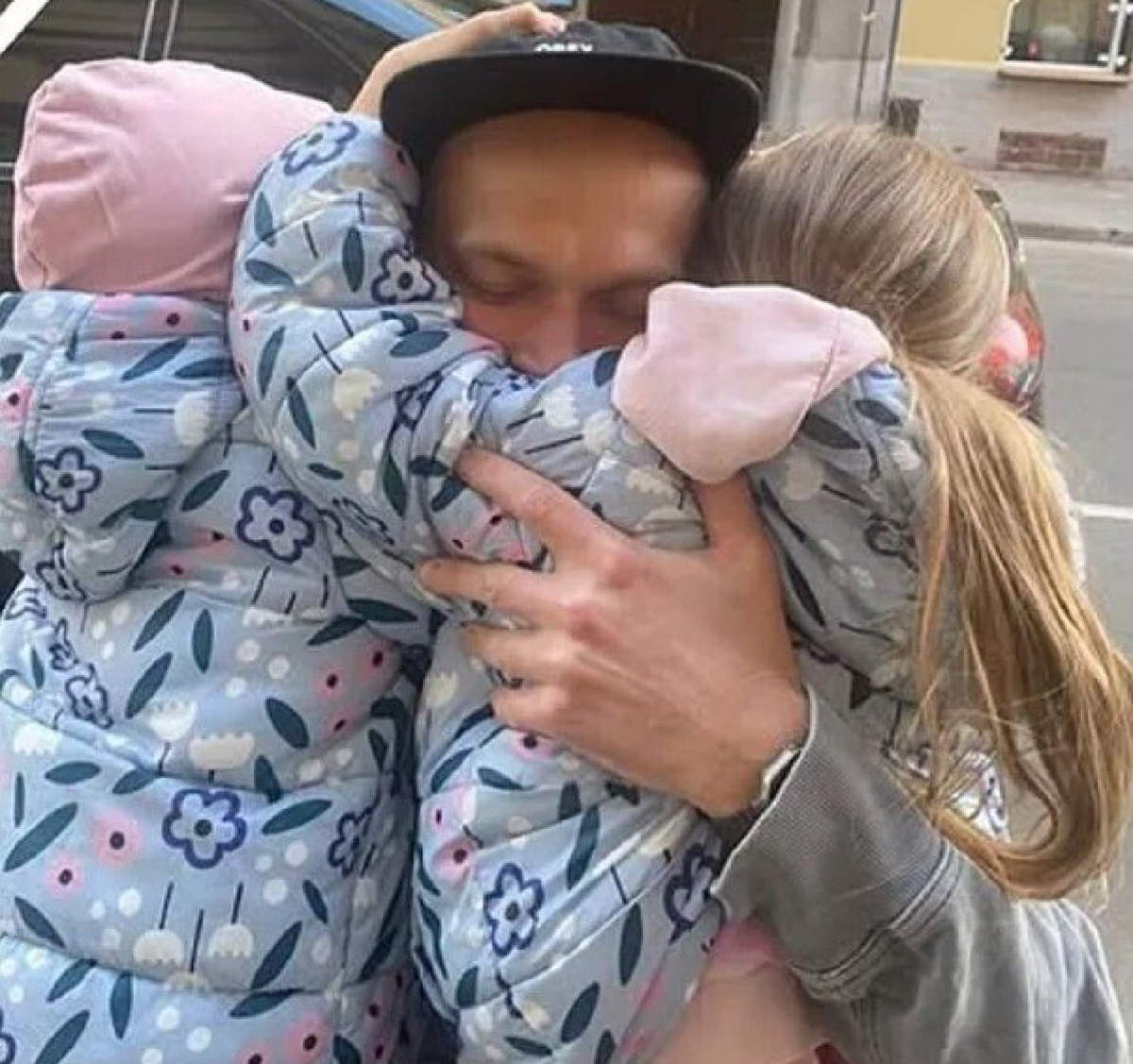    Юра Борисов с дочерьми. Фото: Фото: Instagram (Запрещён в РФ) @annashevchuk_a