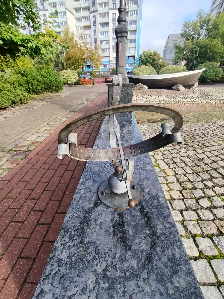 Фото автора. Представлено много разных приборов, по которым раньше изучали нашу планету